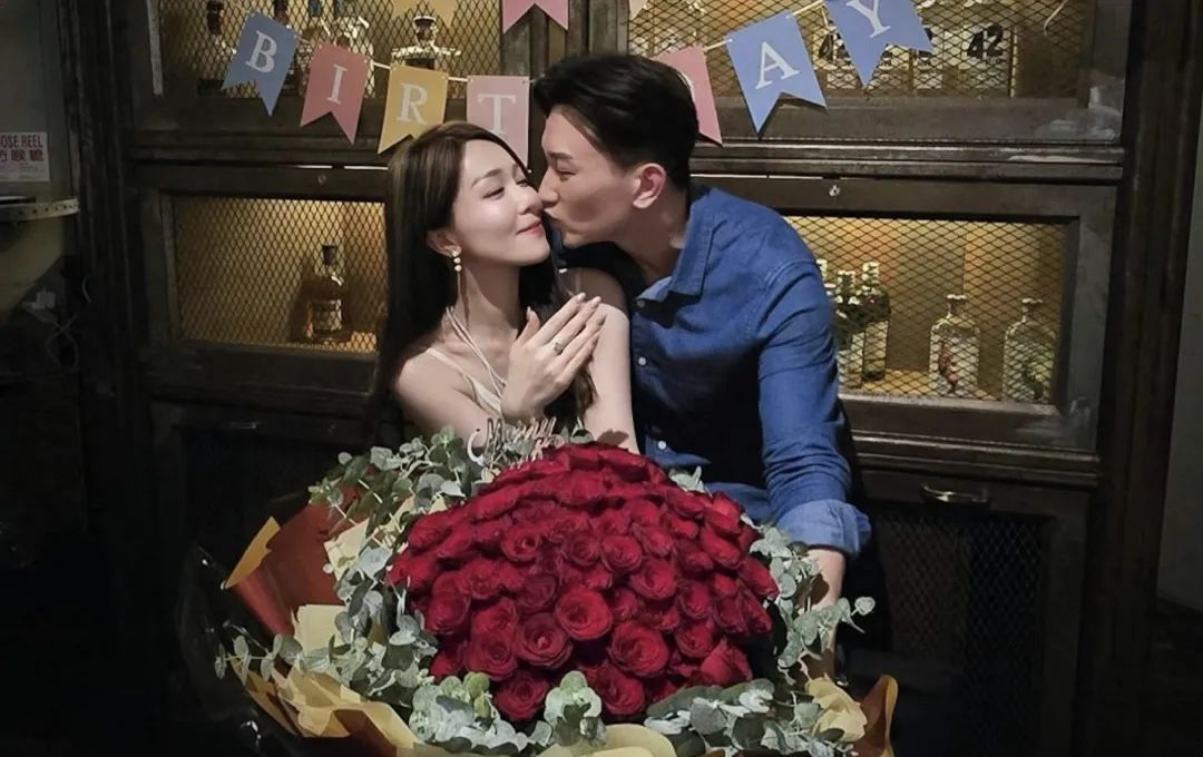 TVB演员王致狄宣布结婚 曾因通告少兼职送外卖